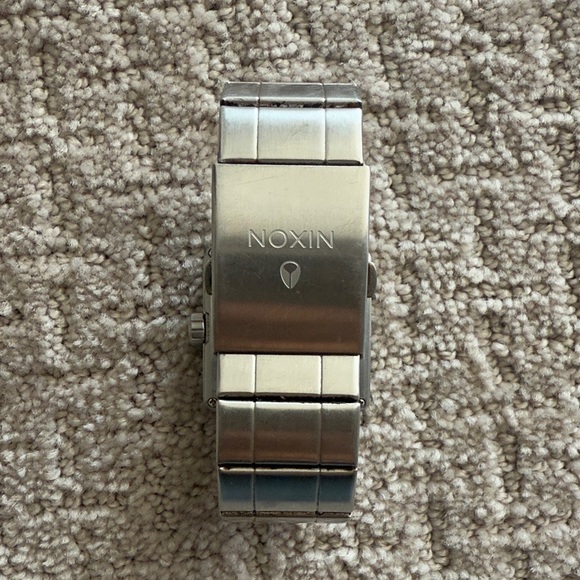Nixon Quatro Silver Square Face Watch - Picture 3 of 5